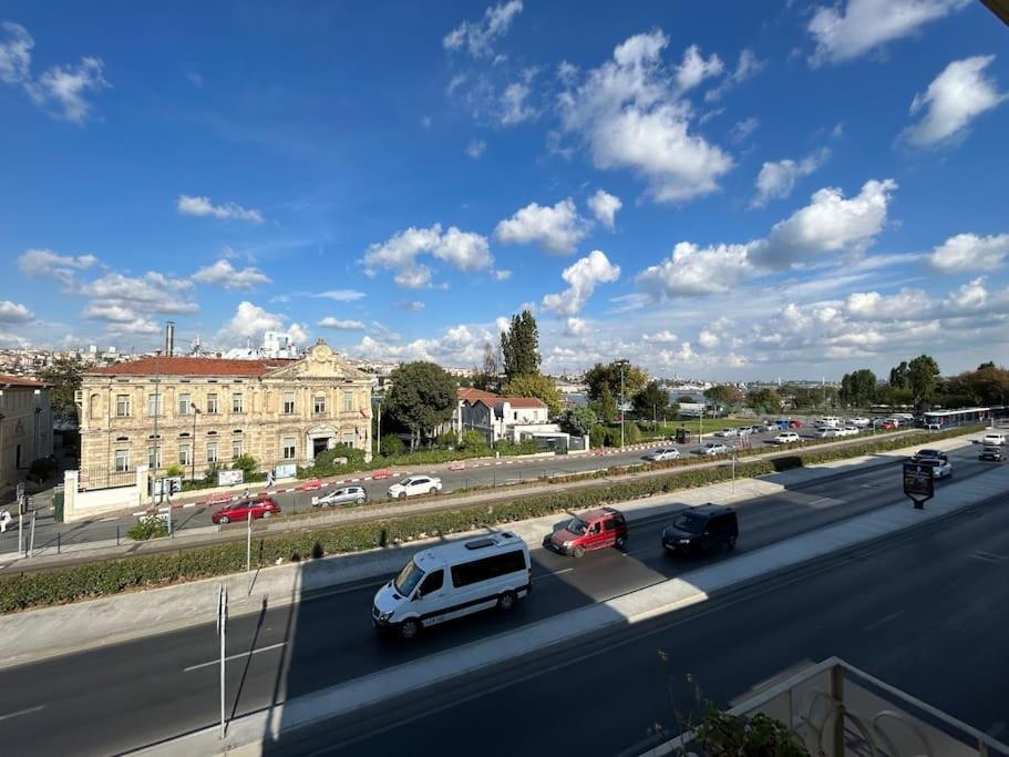Hébergement de vacances Waterfront By The Tram - Private Terrace With Dome & Golden Horn View In Fatih Istambul