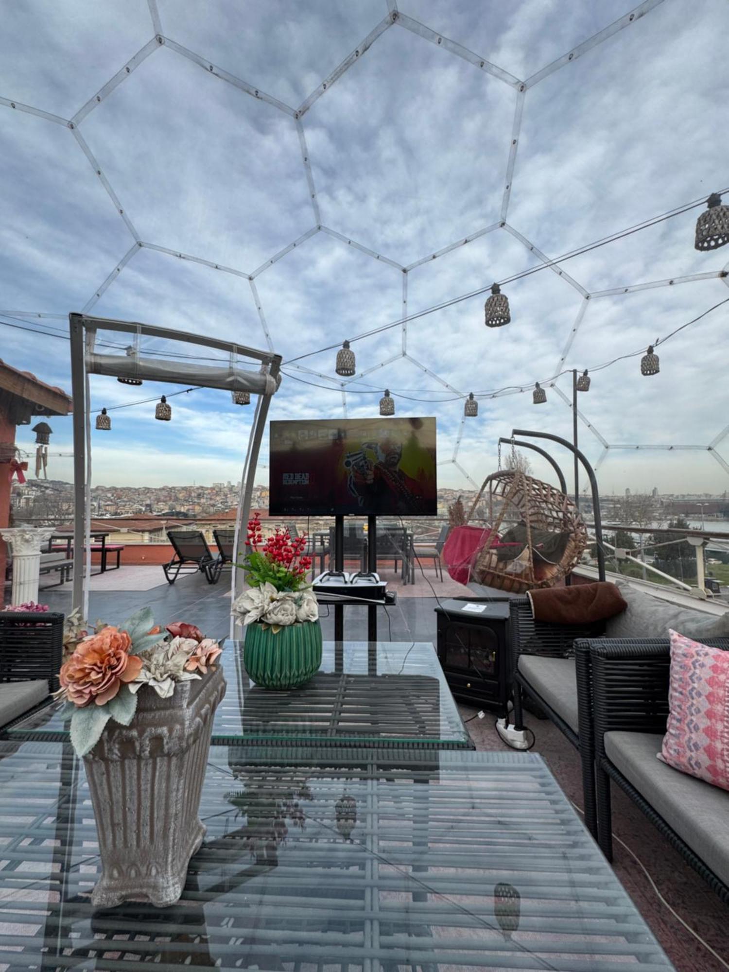 Waterfront By The Tram - Private Terrace With Dome & Golden Horn View In Fatih Hébergement de vacances
