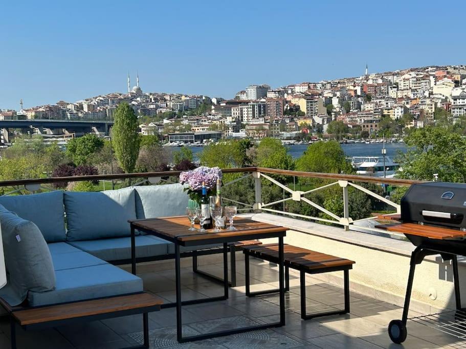 Casa vacanze Waterfront By The Tram - Private Terrace With Dome & Golden Horn View In Fatih *