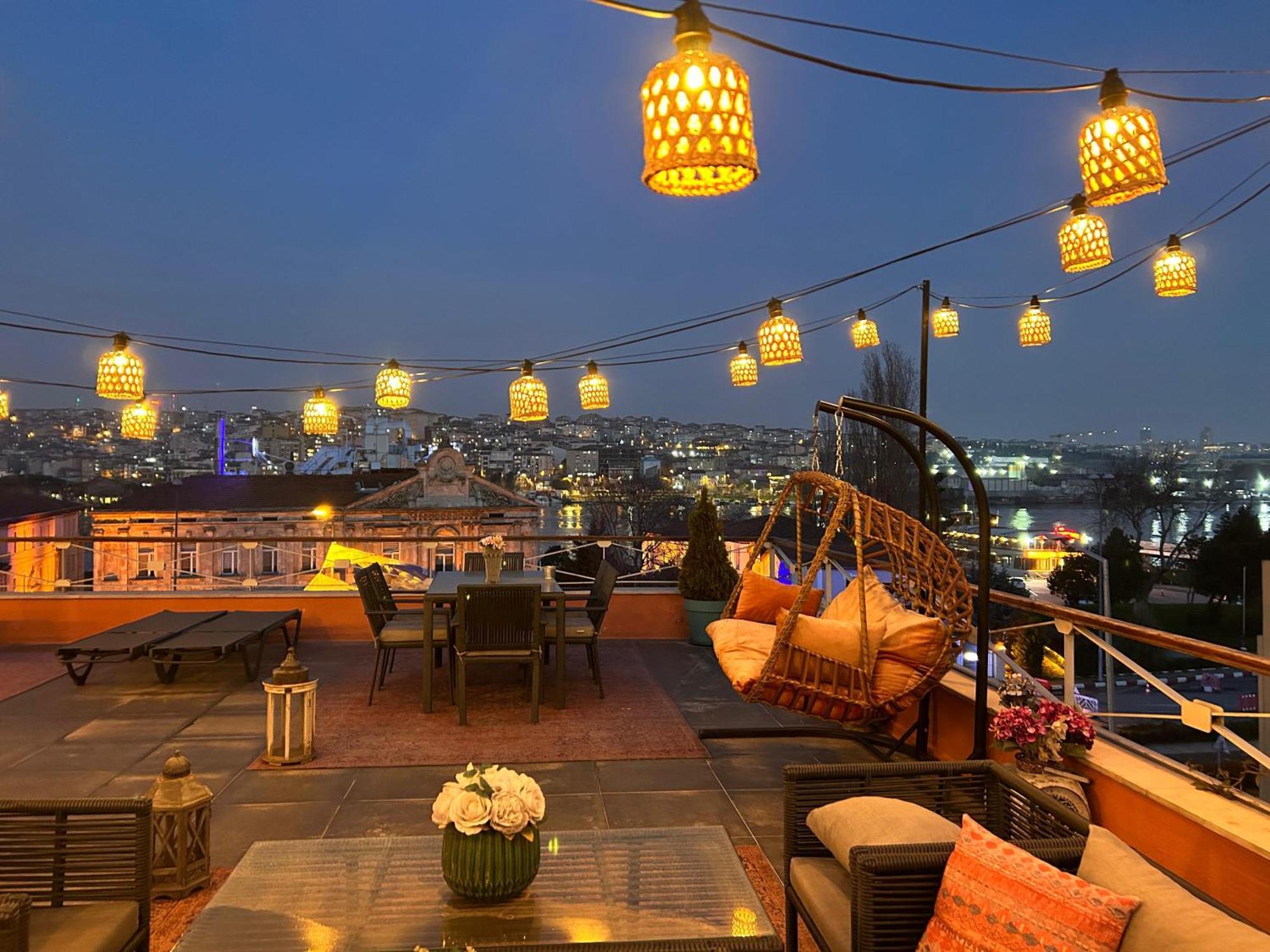 Waterfront By The Tram - Private Terrace With Dome & Golden Horn View In Fatih * Provincia di Istanbul