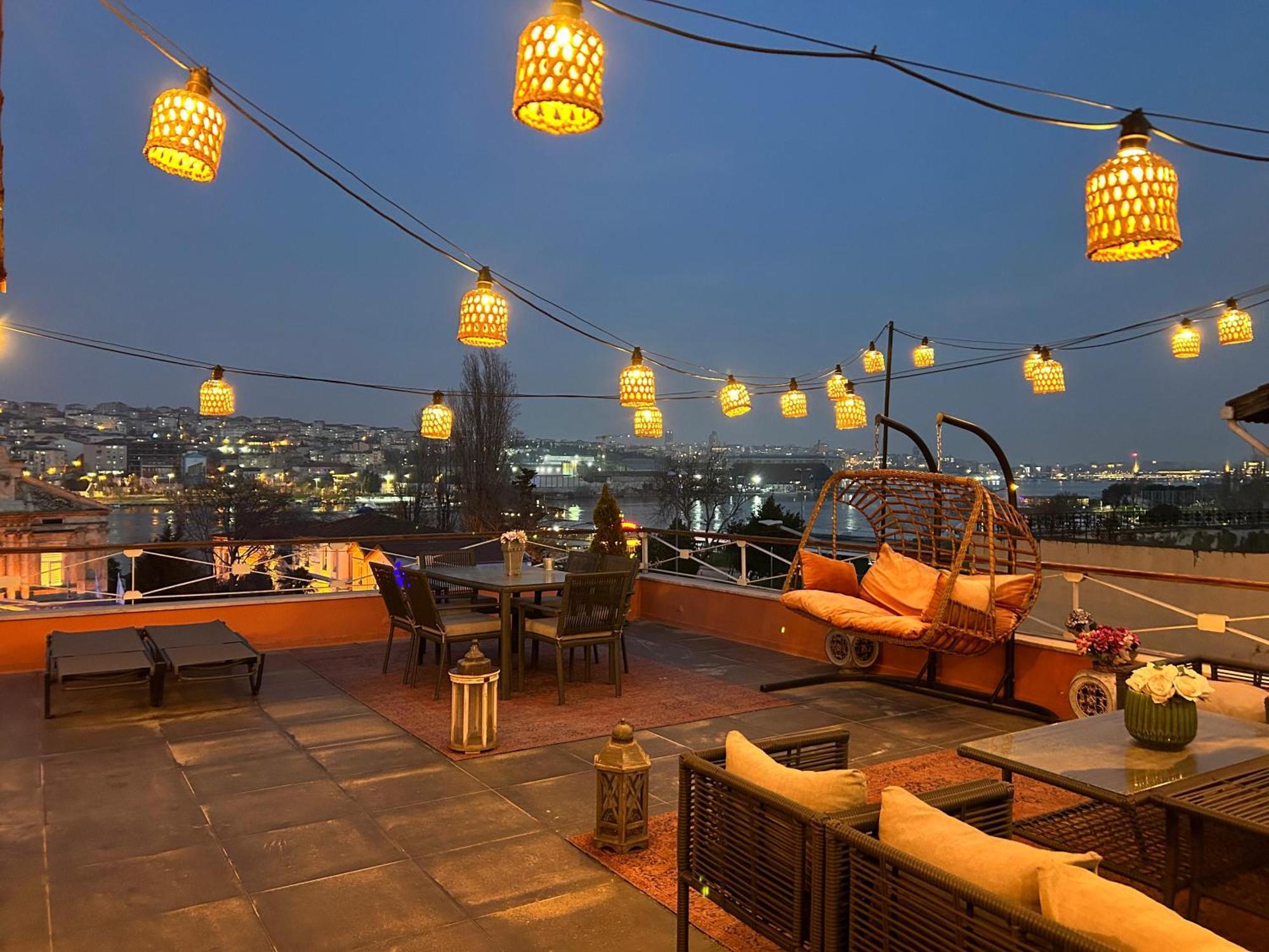 Waterfront By The Tram - Private Terrace With Dome & Golden Horn View In Fatih Casa vacanze *